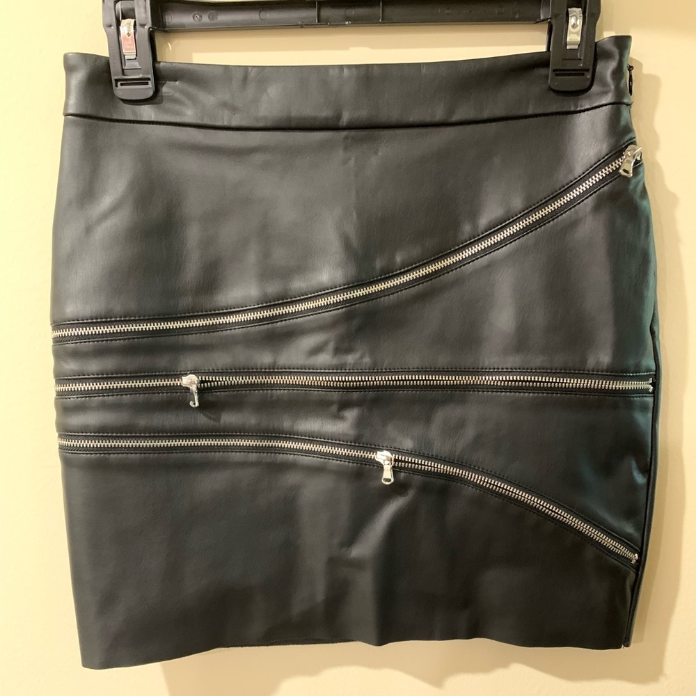 Black Leather Skirt with Zipper Detail